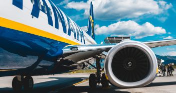 Brussels South Charleroi Airport is sinds vandaag een Ryanair-hub Ryanair Vliegtuig Volgen Belgie