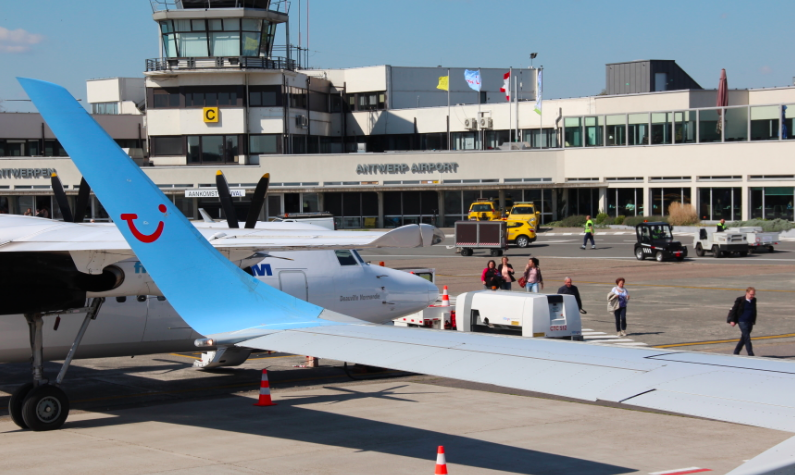 Antwerpen Airport Vliegtuig Volgen